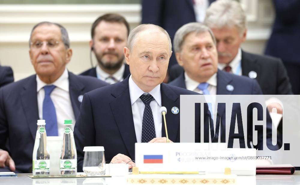 TURKMENISTAN, BALKAN PROVINCE - Russia s President Vladimir Putin attends an expanded meeting of the CIS Council of Heads of State in Turkmenbashi. KremlinxPool