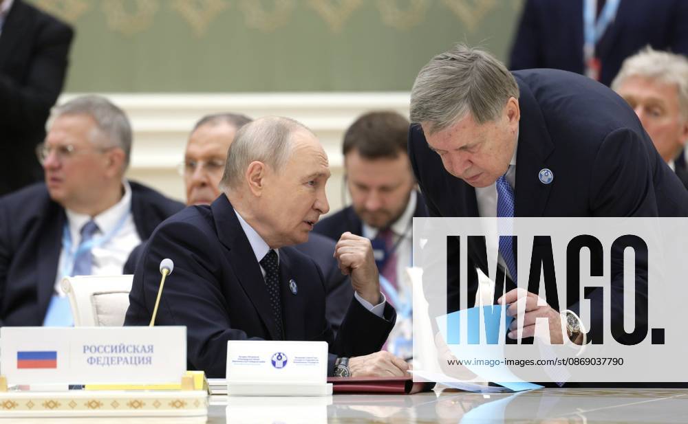 TURKMENISTAN, BALKAN PROVINCE - Russia s President Vladimir Putin attends an expanded meeting of the CIS Council of Heads of State in Turkmenbashi. KremlinxPool
