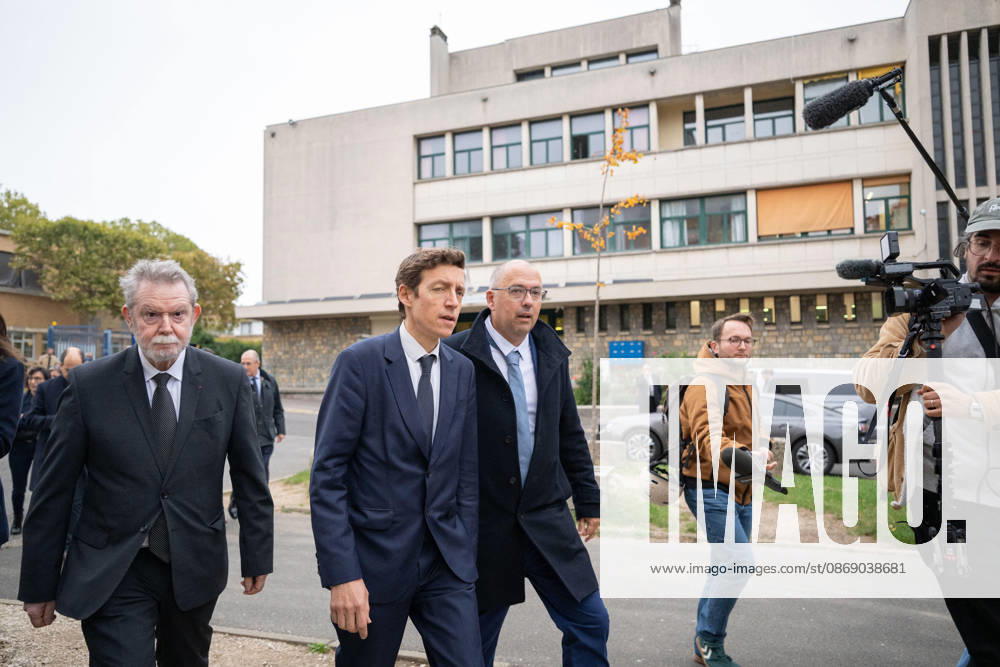 Edouard Geffray Visit an High School Lycee - Cachan French Education Minister Edouard Geffray and Lycee Polyvalent s Headteacher Antoine Milovanovic during a visit to the high school Lycee Polyvalent de Cachan, in Cachan, on the outskirts of Paris, France on October 9, 2026, on the sidelines of a nationwide protest movement of students over learning conditions. Photo by Alexis Jumeau ABACAPRESS.COM Cachan France