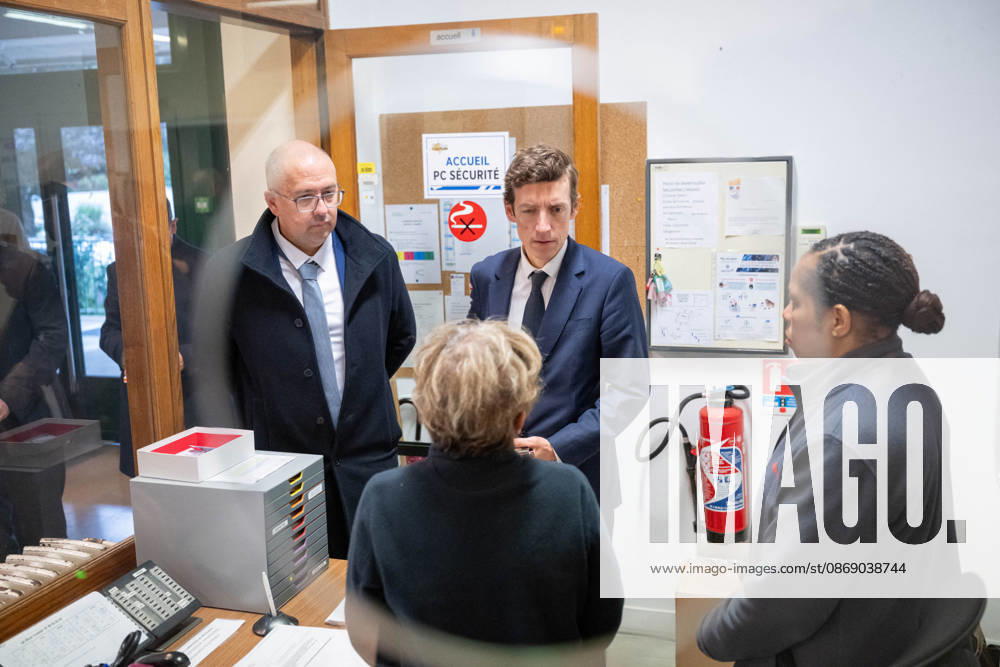Edouard Geffray Visit an High School Lycee - Cachan French Education Minister Edouard Geffray and Lycee Polyvalent s Headteacher Antoine Milovanovic during a visit to the high school Lycee Polyvalent de Cachan, in Cachan, on the outskirts of Paris, France on October 9, 2026, on the sidelines of a nationwide protest movement of students over learning conditions. Photo by Alexis Jumeau ABACAPRESS.COM Cachan France