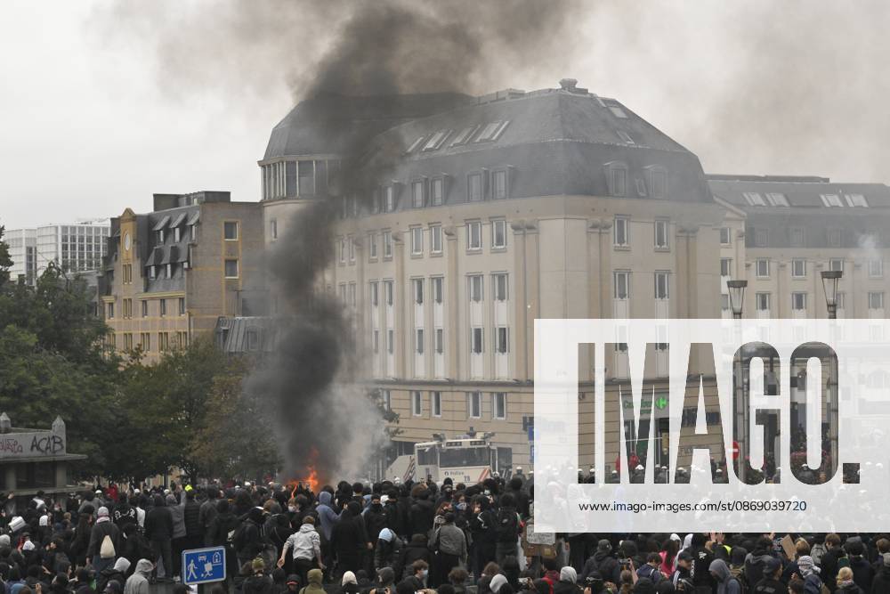 FGTB national demonstration « Pas dans nos poches ! » BRUSSELS, BELGIUM - OCTOBER 09 : FGTB national demonstration « Pas dans nos poches ! »against federal government budget measures on October 9, 2026 in Brussels, Belgium, 09 10 2026 Brussels Belgium