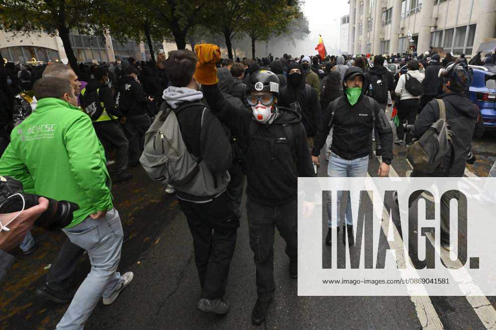 FGTB national demonstration « Pas dans nos poches ! » BRUSSELS, BELGIUM - OCTOBER 09 : FGTB national demonstration « Pas dans nos poches ! »against federal government budget measures on October 9, 2026 in Brussels, Belgium, 09 10 2026 Brussels Belgium