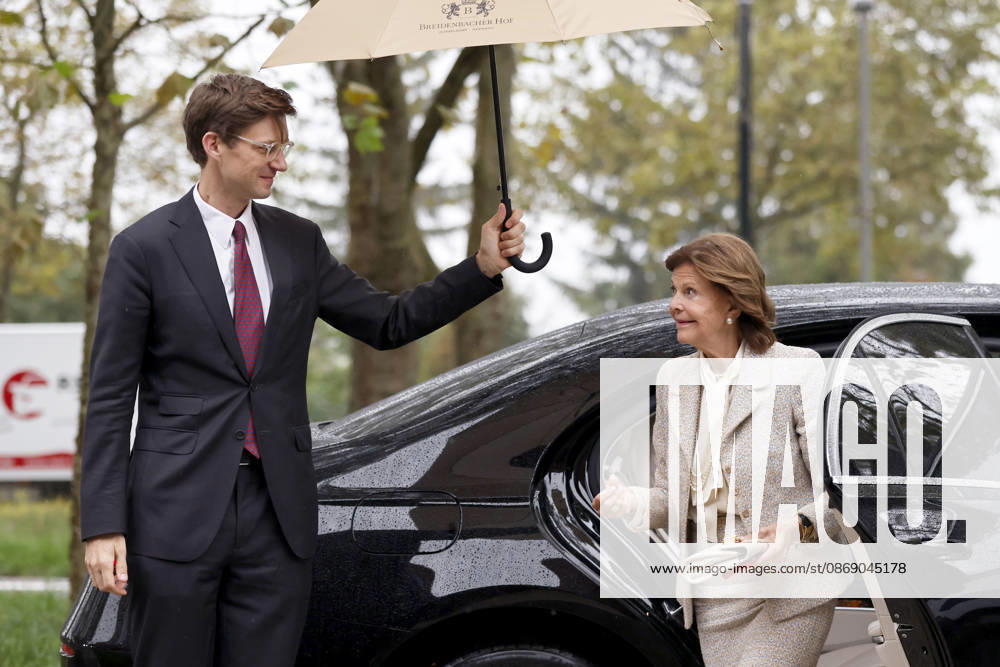 Queen Silvia of Sweden during her visit to the Luisen Gymnasium in Düsseldorf. The Queen attended the Luisen Gymnasium in Düsseldorf during her school years; today, it is located in a new building at a different site. Düsseldorf, October 9, 2026, North Rhine-Westphalia, Germany