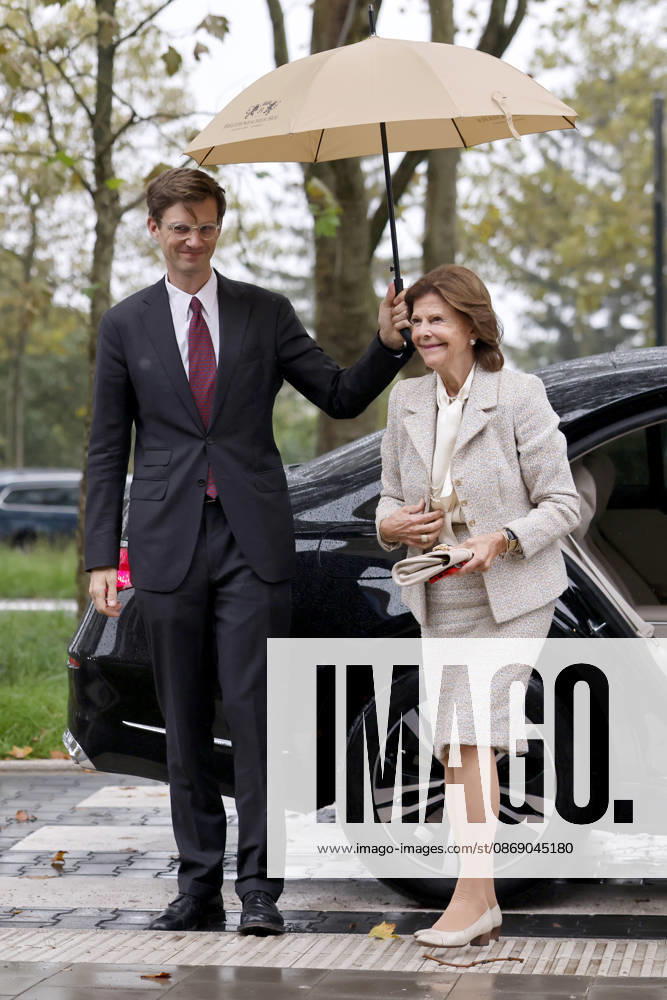 Queen Silvia of Sweden during her visit to the Luisen Gymnasium in Düsseldorf. The Queen attended the Luisen Gymnasium in Düsseldorf during her school years; today, it is located in a new building at a different site. Düsseldorf, October 9, 2026, North Rhine-Westphalia, Germany
