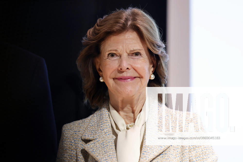 Queen Silvia of Sweden during her visit to the Luisen Gymnasium in Düsseldorf. The Queen attended the Luisen Gymnasium in Düsseldorf during her school years; today, it is located in a new building at a different site. Düsseldorf, October 9, 2026, North Rhine-Westphalia, Germany