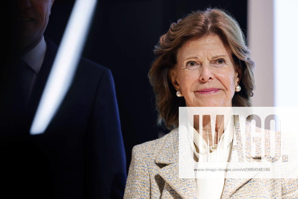 Queen Silvia of Sweden during her visit to the Luisen Gymnasium in Düsseldorf. The Queen attended the Luisen Gymnasium in Düsseldorf during her school years; today, it is located in a new building at a different site. Düsseldorf, October 9, 2026, North Rhine-Westphalia, Germany