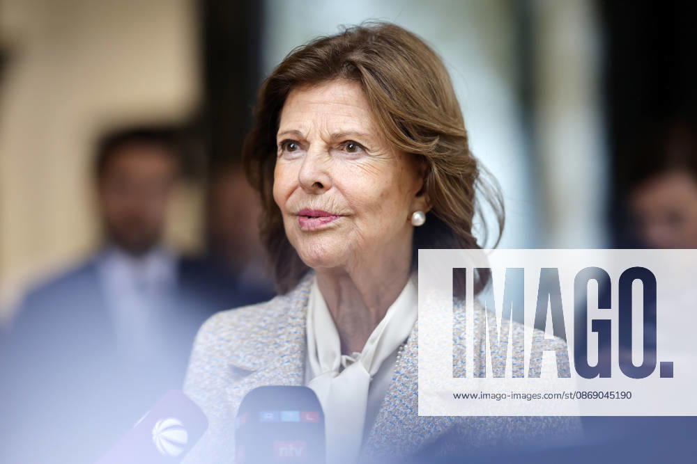 Queen Silvia of Sweden during her visit to the Luisen Gymnasium in Düsseldorf. The Queen attended the Luisen Gymnasium in Düsseldorf during her school years; today, it is located in a new building at a different site. Düsseldorf, October 9, 2026, North Rhine-Westphalia, Germany