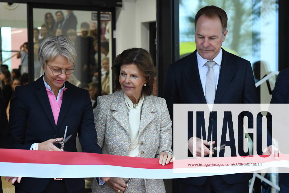 Ceremonial dedication of the new Luisen Gymnasium school building on October 9, 2026, in Düsseldorf: Dorothee Feller, Minister of Schools and Education for the State of North Rhine-Westphalia; on the left, Her Majesty Queen Silvia of Sweden; in the center, Dr. Stephan Keller, Mayor of Düsseldorf; on the right xRx