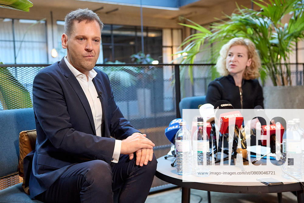 - Wien 09.10.2026 - Nach den gestrigen Entscheidungen um die interimistische Parteiführung der Bundes-SPÖ gab es heute im Hotel Gilbert eine Pressekonferenz der neuen geschäftführenden Dopplspitze der SPÖ die bis Anfang 2027 die Geschäfte leiten wird bis ein neuer SPÖ Bundesparteivorstand gewählt wird. PHOTO: Die Übergangsvorsitzenden der SPÖ, Klubobmann Philip Kucher (L), Frauenchefin Eva-Maria Holzleitner beim Pressegspräch. Vienna (AUSTRIA) - Following yesterday’s decisions regarding the interim leadership of the federal SPÖ, a press conference was held today at the Hotel Gilbert by the SPÖ’s new co-leadership team, which will manage the party’s affairs until early 2027, when a new federal executive committee of the SPÖ is elected.