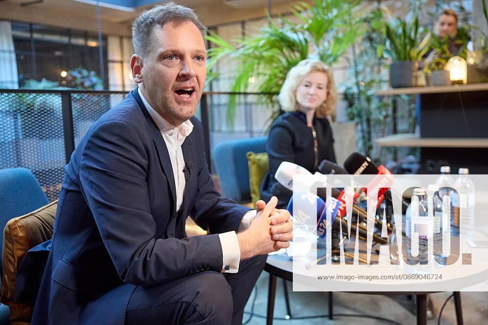 - Wien 09.10.2026 - Nach den gestrigen Entscheidungen um die interimistische Parteiführung der Bundes-SPÖ gab es heute im Hotel Gilbert eine Pressekonferenz der neuen geschäftführenden Dopplspitze der SPÖ die bis Anfang 2027 die Geschäfte leiten wird bis ein neuer SPÖ Bundesparteivorstand gewählt wird. PHOTO: Die Übergangsvorsitzenden der SPÖ, Klubobmann Philip Kucher (L), Frauenchefin Eva-Maria Holzleitner beim Pressegspräch. Vienna (AUSTRIA) - Following yesterday’s decisions regarding the interim leadership of the federal SPÖ, a press conference was held today at the Hotel Gilbert by the SPÖ’s new co-leadership team, which will manage the party’s affairs until early 2027, when a new federal executive committee of the SPÖ is elected.