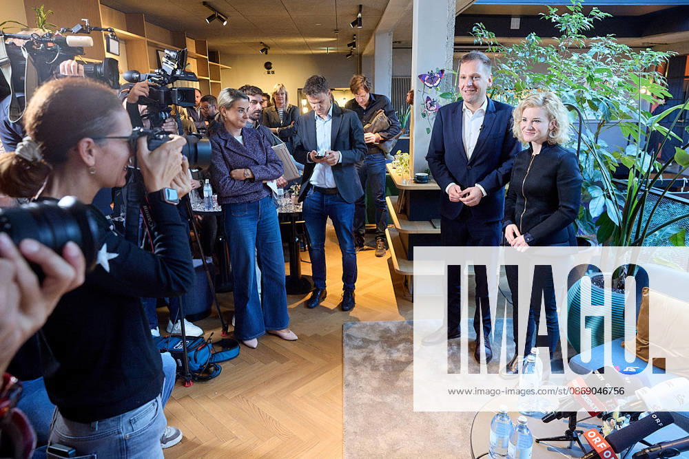 - Wien 09.10.2026 - Nach den gestrigen Entscheidungen um die interimistische Parteiführung der Bundes-SPÖ gab es heute im Hotel Gilbert eine Pressekonferenz der neuen geschäftführenden Dopplspitze der SPÖ die bis Anfang 2027 die Geschäfte leiten wird bis ein neuer SPÖ Bundesparteivorstand gewählt wird. PHOTO: Die Übergangsvorsitzenden der SPÖ, Klubobmann Philip Kucher (L), Frauenchefin Eva-Maria Holzleitner beim Pressegspräch. Vienna (AUSTRIA) - Following yesterday’s decisions regarding the interim leadership of the federal SPÖ, a press conference was held today at the Hotel Gilbert by the SPÖ’s new co-leadership team, which will manage the party’s affairs until early 2027, when a new federal executive committee of the SPÖ is elected.