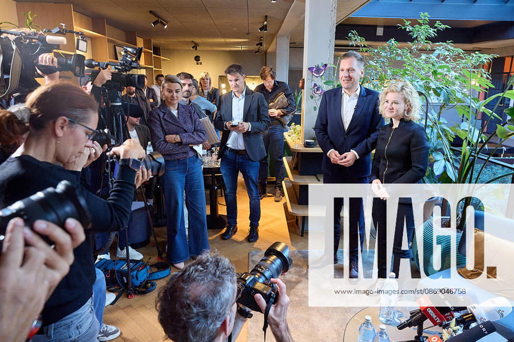 - Wien 09.10.2026 - Nach den gestrigen Entscheidungen um die interimistische Parteiführung der Bundes-SPÖ gab es heute im Hotel Gilbert eine Pressekonferenz der neuen geschäftführenden Dopplspitze der SPÖ die bis Anfang 2027 die Geschäfte leiten wird bis ein neuer SPÖ Bundesparteivorstand gewählt wird. PHOTO: Die Übergangsvorsitzenden der SPÖ, Klubobmann Philip Kucher (L), Frauenchefin Eva-Maria Holzleitner beim Pressegspräch. Vienna (AUSTRIA) - Following yesterday’s decisions regarding the interim leadership of the federal SPÖ, a press conference was held today at the Hotel Gilbert by the SPÖ’s new co-leadership team, which will manage the party’s affairs until early 2027, when a new federal executive committee of the SPÖ is elected.
