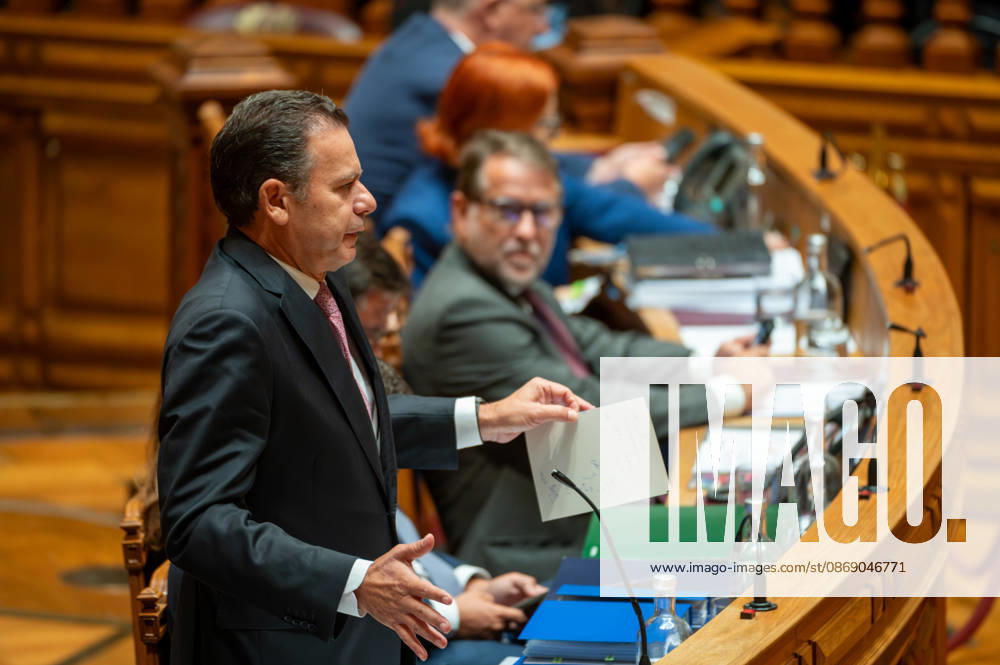 Portuguese Prime Minister LUIS MONTENEGRO holds handwritten notes and gestures while addressing lawmakers at the Assembleia da Republica in Lisbon, Portugal, on October 9, 2026. The parliamentary sitting includes the fortnightly debate with the prime minister, followed by a debate preparing Portugal s position for the European Council. Lisbon Portugal - ZUMAr238 20261009_zip_r238_044