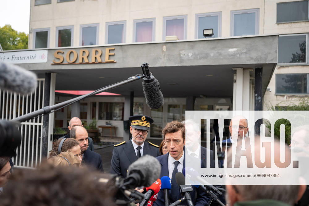 Edouard Geffray Visit an High School Lycee - Cachan French Education Minister Edouard Geffray speaks to the press after a visit to the high school Lycee Polyvalent de Cachan, in Cachan, on the outskirts of Paris, France on October 9, 2026, on the sidelines of a nationwide protest movement of students over learning conditions. Photo by Alexis Jumeau ABACAPRESS.COM Cachan France