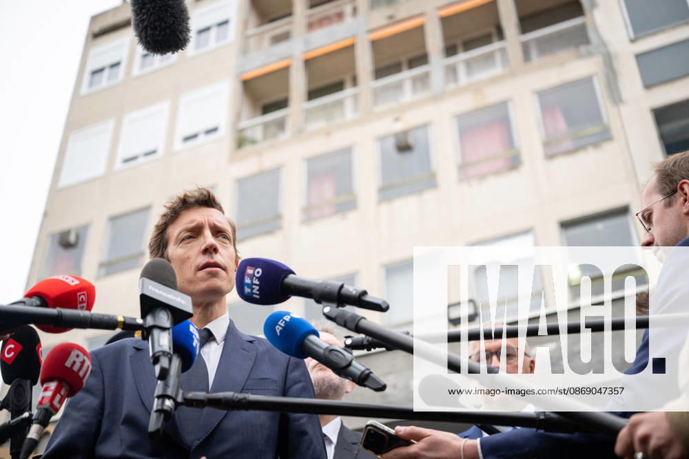 Edouard Geffray Visit an High School Lycee - Cachan French Education Minister Edouard Geffray speaks to the press after a visit to the high school Lycee Polyvalent de Cachan, in Cachan, on the outskirts of Paris, France on October 9, 2026, on the sidelines of a nationwide protest movement of students over learning conditions. Photo by Alexis Jumeau ABACAPRESS.COM Cachan France