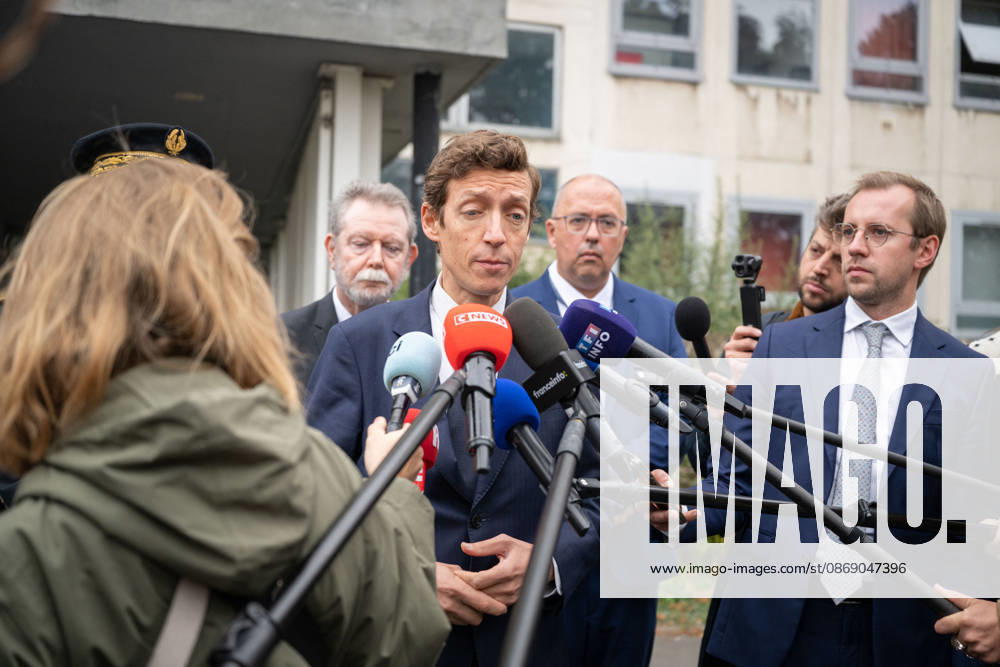 Edouard Geffray Visit an High School Lycee - Cachan French Education Minister Edouard Geffray speaks to the press after a visit to the high school Lycee Polyvalent de Cachan, in Cachan, on the outskirts of Paris, France on October 9, 2026, on the sidelines of a nationwide protest movement of students over learning conditions. Photo by Alexis Jumeau ABACAPRESS.COM Cachan France