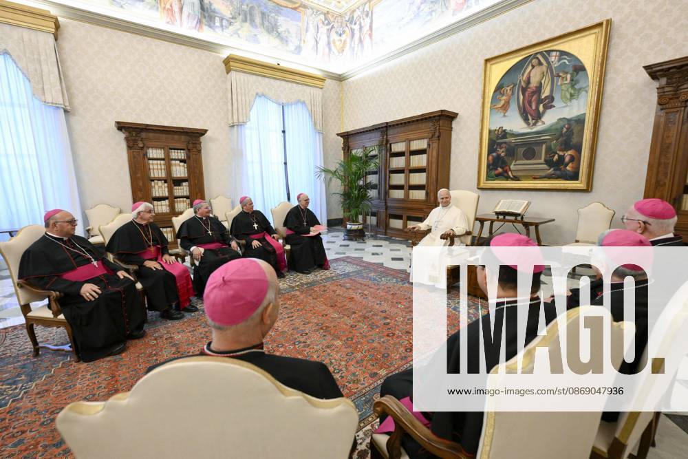 ITALY- REL VATICAN -POPE LEO XVI DURING A PRIVATE AUDIENCE WITH BISHOPS OF HONDURAS ON PRIVATE VISIT AS PART OF THEIR AD LIMINA APOSTOLORUM October 9, 2026 ITALY REL - Vatican, October 9, 2026 Pope Leo XIV receives the bishops of Honduras on a private visit as part of their Ad Limina Apostolorum visit - NO BOOKS