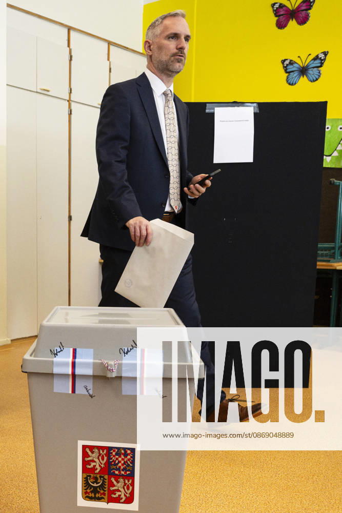 The two-day elections to municipal assemblies started in the Czech Republic together with the first round of the elections to one-third of the Senate, on October 9, 2026. On the photo comes to vote Zdenek Hrib, chairman of the Czech Pirate Party (Pirates), in Prague, Czech Republic. (CTKxPhoto MichalxKamaryt) CTKPhotoP2026100904962 CTKPhotoP2026100904962