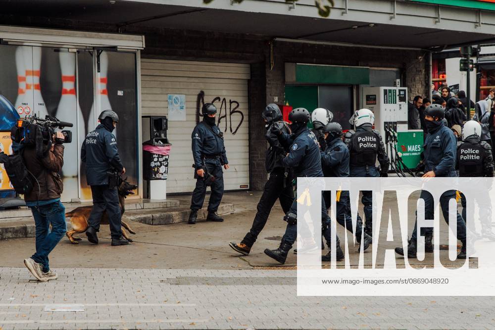 Protestors and riot police face off at a national manifestation against the Federal Government s budgetary measures, under the Keep your hands out of our pockets! (Blijf uit onze zakken! - Pas dans nos poches) moniker, organised by the trade unions on Friday 9 October 2026 in Brussels. EMILExWINDAL 189249726