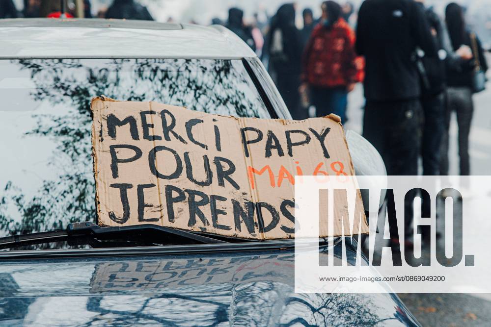 A slogan pictured at a national manifestation against the Federal Government s budgetary measures, under the Keep your hands out of our pockets! (Blijf uit onze zakken! - Pas dans nos poches) moniker, organised by the trade unions on Friday 9 October 2026 in Brussels. EMILExWINDAL 189249836