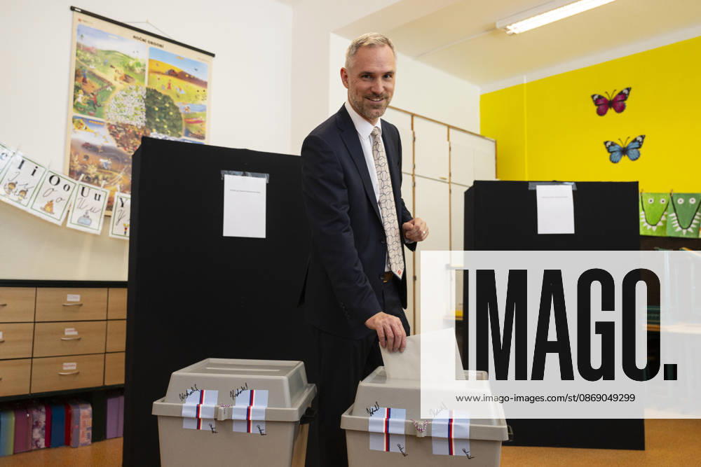The two-day elections to municipal assemblies started in the Czech Republic together with the first round of the elections to one-third of the Senate, on October 9, 2026. On the photo votes Zdenek Hrib, chairman of the Czech Pirate Party (Pirates), in Prague, Czech Republic. (CTKxPhoto MichalxKamaryt) CTKPhotoP2026100904998 CTKPhotoP2026100904998