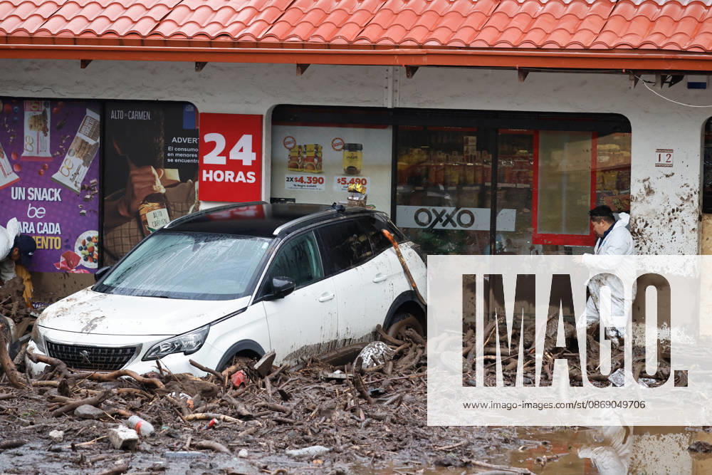 Consequences of a mudslide that affected the area from San Carlos de Apoquindo to Los Dominicos in the Las Condes district, causing widespread damage and sweeping away vehicles and people. Diego Martin Aton, Chile, Aton 1198110 jpeg