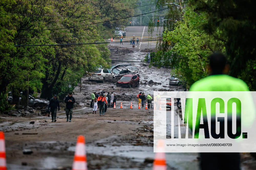 Consequences of a mudslide that affected the area from San Carlos de Apoquindo to Los Dominicos in the Las Condes district, causing widespread damage and sweeping away vehicles and people. Diego Martin Aton, Chile, Aton 1198101 jpeg