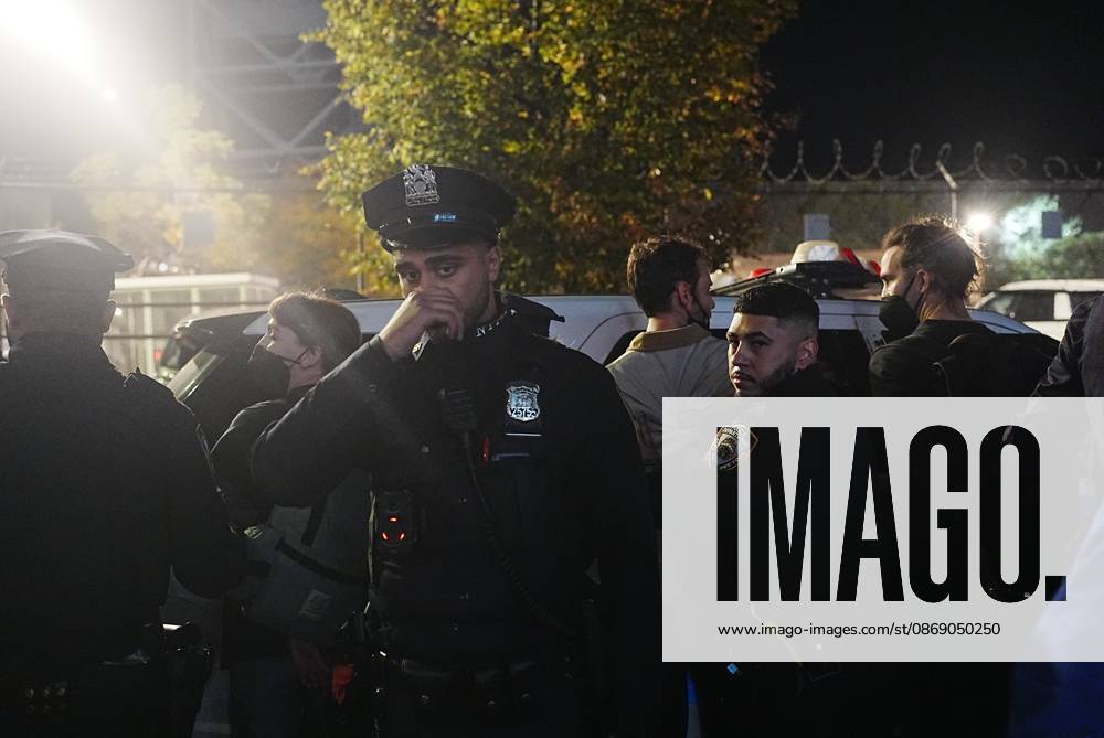 Protesters rally after ICE shooting of New York man in car with child inside NEW YORK, UNITED STATES - OCTOBER 08: Protesters rally after an Immigration and Customs Enforcement (ICE) agent shot a man as he sat in a car with a child inside on October 8, 2026, in New York City, U.S. Selcuk Acar Anadolu New York United States. Editorial use only. Please get in touch for any other usage.