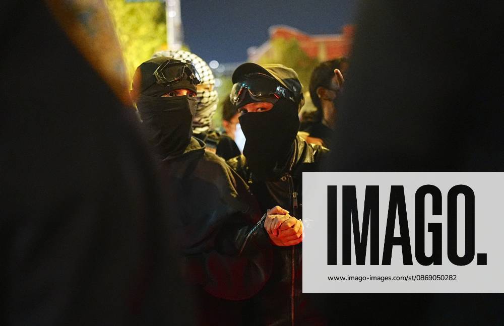 Protesters rally after ICE shooting of New York man in car with child inside NEW YORK, UNITED STATES - OCTOBER 08: Protesters rally after an Immigration and Customs Enforcement (ICE) agent shot a man as he sat in a car with a child inside on October 8, 2026, in New York City, U.S. Selcuk Acar Anadolu New York United States. Editorial use only. Please get in touch for any other usage.