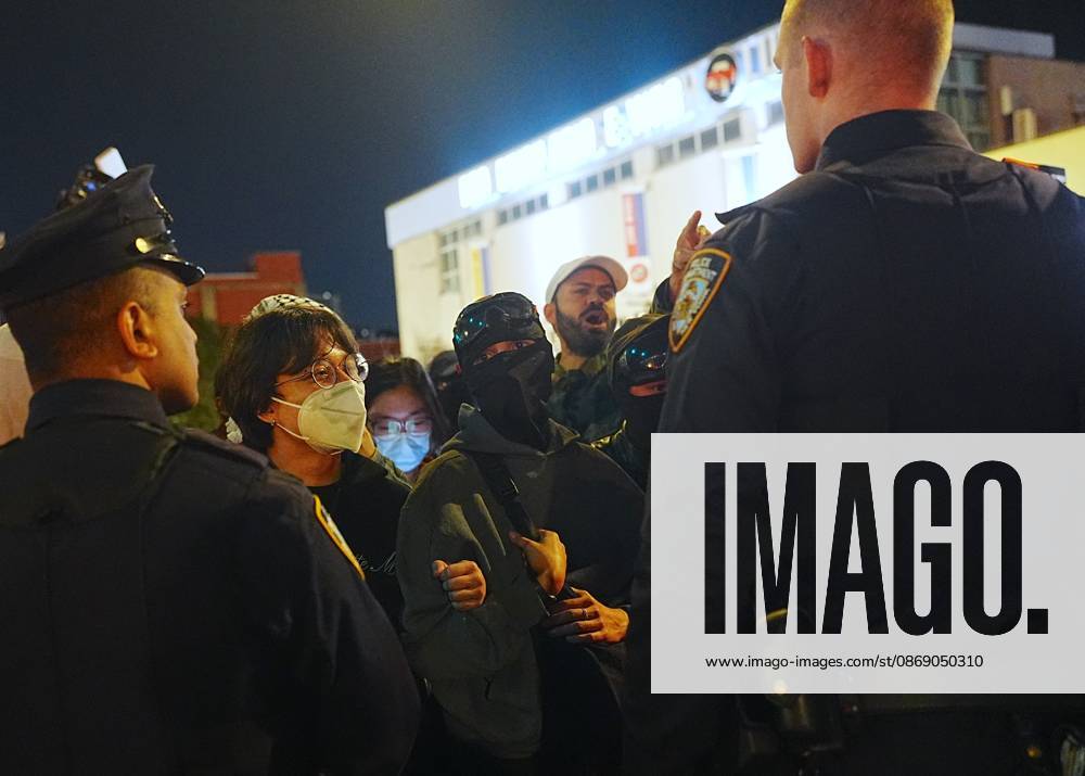 Protesters rally after ICE shooting of New York man in car with child inside NEW YORK, UNITED STATES - OCTOBER 08: Protesters rally after an Immigration and Customs Enforcement (ICE) agent shot a man as he sat in a car with a child inside on October 8, 2026, in New York City, U.S. Selcuk Acar Anadolu New York United States. Editorial use only. Please get in touch for any other usage.