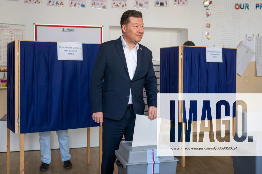 The two-day elections to municipal assemblies started in the Czech Republic together with the first round of the elections to one-third of the Senate, on October 9, 2026. On the photo votes Tomio Okamura, chairman of the SPD and Speaker of the Chamber of Deputies, in Prague, Czech Republic. (CTKxPhoto OndrejxDeml) CTKPhotoP2026100905195 CTKPhotoP2026100905195