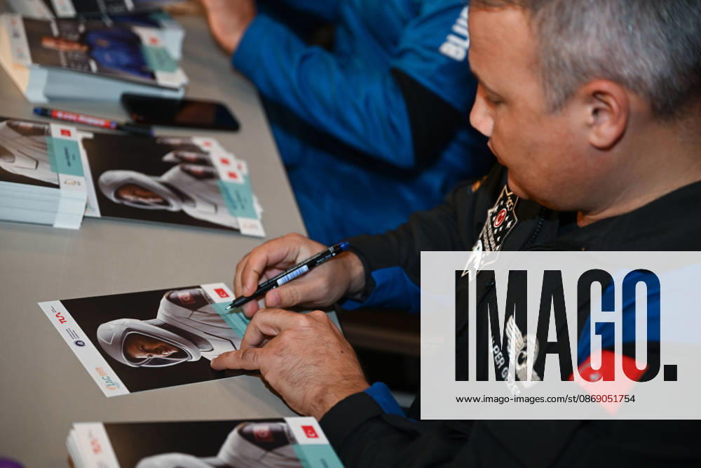Astronauts meet visitors at autograph session during International Astronautical Congress ANTALYA, TURKIYE - OCTOBER 09: Astronauts from various countries meet visitors during an autograph session on Public Day of the 77th International Astronautical Congress (IAC 2026) at the NEST Congress Center in Antalya, Turkiye, on October 09, 2026. Organized by the International Astronautical Federation (IAF) under the coordination of the Ministry of Industry and Technology and hosted by the Turkish Space Agency (TUA) and SAHA Istanbul, the congress opens its doors to the public on its final day. Muhammed Abdullah Kurtar Anadolu Antalya Turkey. Editorial use only. Please get in touch for any other usage.