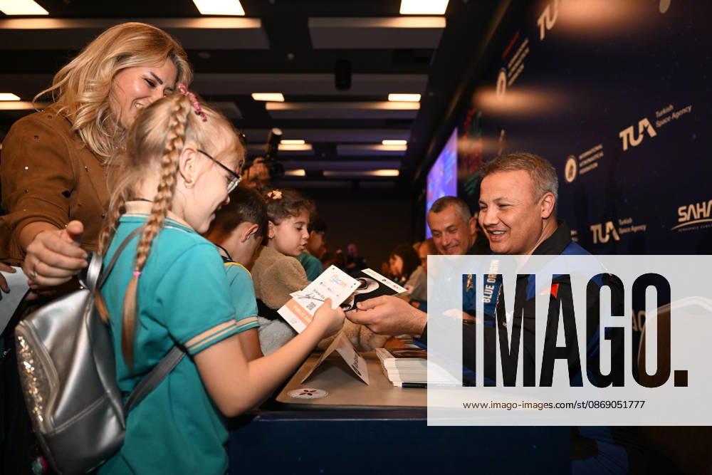 Astronauts meet visitors at autograph session during International Astronautical Congress ANTALYA, TURKIYE - OCTOBER 09: Astronauts from various countries meet visitors during an autograph session on Public Day of the 77th International Astronautical Congress (IAC 2026) at the NEST Congress Center in Antalya, Turkiye, on October 09, 2026. Organized by the International Astronautical Federation (IAF) under the coordination of the Ministry of Industry and Technology and hosted by the Turkish Space Agency (TUA) and SAHA Istanbul, the congress opens its doors to the public on its final day. Muhammed Abdullah Kurtar Anadolu Antalya Turkey. Editorial use only. Please get in touch for any other usage.