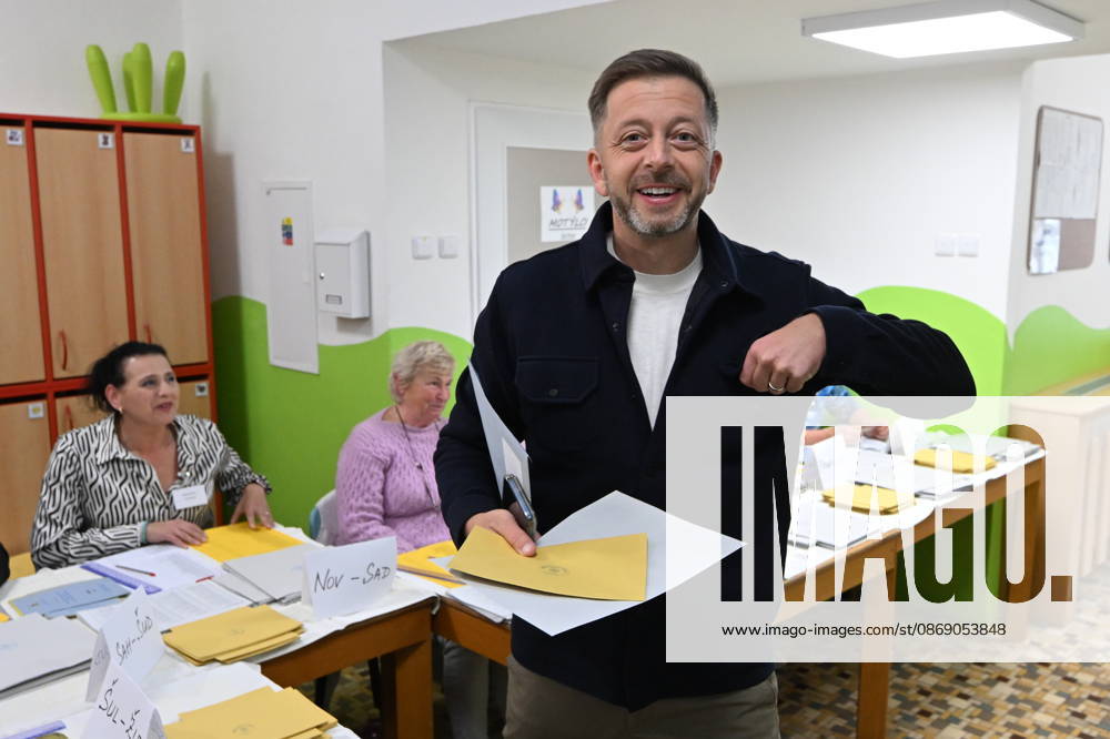 The two-day elections to municipal assemblies started in the Czech Republic together with the first round of the elections to one-third of the Senate, on October 9, 2026. On the photo Vit Rakusan, chairman of the STAN movement, will cast his vote in the municipal and Senate elections in Kolin. (CTKxPhoto JosefxVostarek) CTKPhotoP2026100905594 CTKPhotoP2026100905594