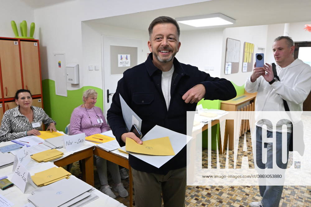 The two-day elections to municipal assemblies started in the Czech Republic together with the first round of the elections to one-third of the Senate, on October 9, 2026. On the photo Vit Rakusan, chairman of the STAN movement, will cast his vote in the municipal and Senate elections in Kolin. (CTKxPhoto JosefxVostarek) CTKPhotoP2026100905580 CTKPhotoP2026100905580