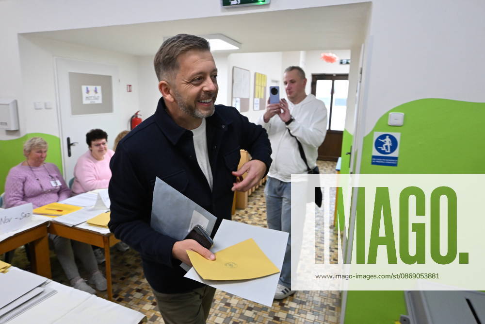 The two-day elections to municipal assemblies started in the Czech Republic together with the first round of the elections to one-third of the Senate, on October 9, 2026. On the photo Vit Rakusan, chairman of the STAN movement, will cast his vote in the municipal and Senate elections in Kolin. (CTKxPhoto JosefxVostarek) CTKPhotoP2026100905617 CTKPhotoP2026100905617