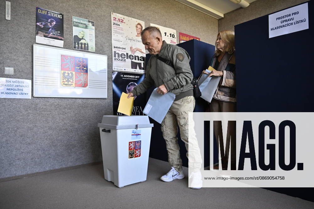 The two-day elections to municipal assemblies started in the Czech Republic together with the first round of the elections to one-third of the Senate, on October 9, 2026. On the photo polling place in Zlin. (CTKxPhoto DaliborxGluck) CTKPhotoP2026100904818 CTKPhotoP2026100904818