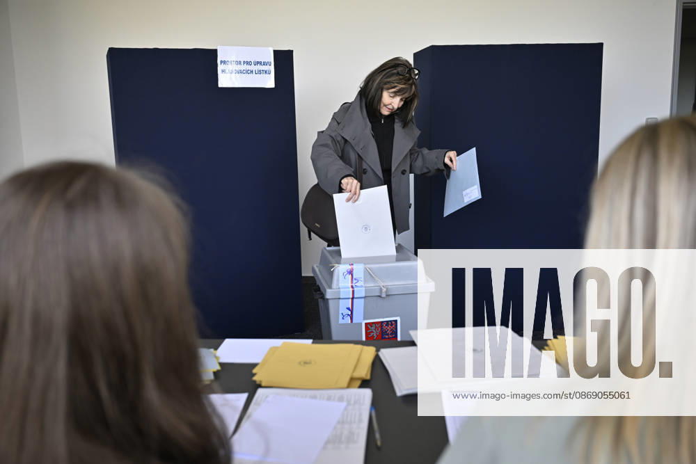 The two-day elections to municipal assemblies started in the Czech Republic together with the first round of the elections to one-third of the Senate, on October 9, 2026. On the photo polling place in Zlin. (CTKxPhoto DaliborxGluck) CTKPhotoP2026100905782 CTKPhotoP2026100905782