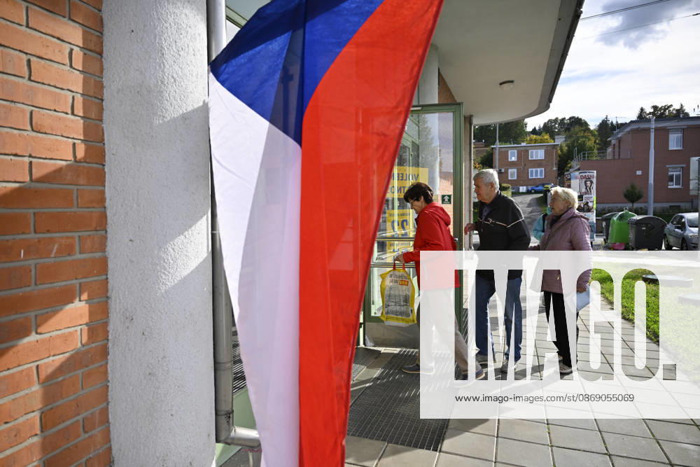 The two-day elections to municipal assemblies started in the Czech Republic together with the first round of the elections to one-third of the Senate, on October 9, 2026. On the photo polling place in Zlin. (CTKxPhoto DaliborxGluck) CTKPhotoP2026100905803 CTKPhotoP2026100905803