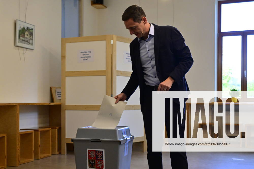 The two-day elections to municipal assemblies started in the Czech Republic together with the first round of the elections to one-third of the Senate, on October 9, 2026. On the photo Jan Grolich, Governor of South Moravia Region and Chairman of the KDU-CSL, cast his vote in polling place in Velatice, South Moravian Region. (CTKxPhoto VaclavxSalek) CTKPhotoP2026100905899 CTKPhotoP2026100905899