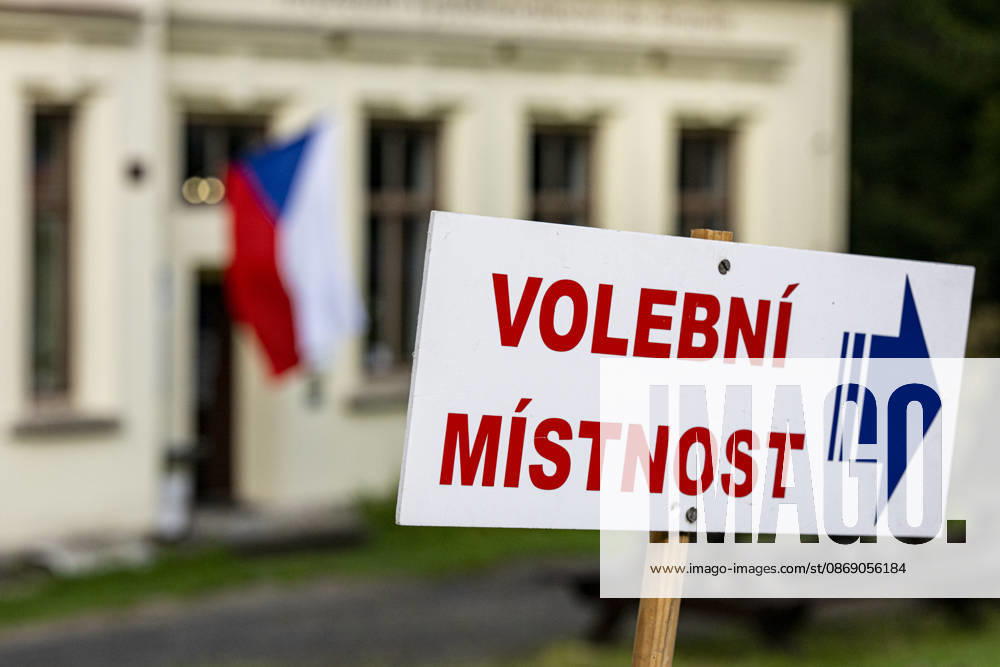 The two-day elections to municipal assemblies started in the Czech Republic together with the first round of the elections to one-third of the Senate, on October 9, 2026. On the photo a polling place in new electoral district in Ralsko-Nahlov. (CTKxPhoto RadekxPetrasek) CTKPhotoP2026100905611 CTKPhotoP2026100905611