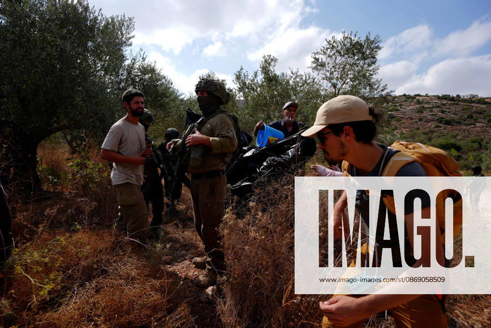 Clashes erupt between Israeli settlers and Palestinian farmers in West Bank RAMALLAH, WEST BANK - OCTOBER 9: Clashes break out between Israeli settlers, accompanied by Israeli soldiers, and Palestinian farmers harvesting olives in the town of Deir Ibzi, near Ramallah in West Bank, on October 9, 2026. The incident reportedly involved damage to olive crops and provocative actions by the settlers. Issam Rimawi Anadolu West Bank Palestine. Editorial use only. Please get in touch for any other usage.