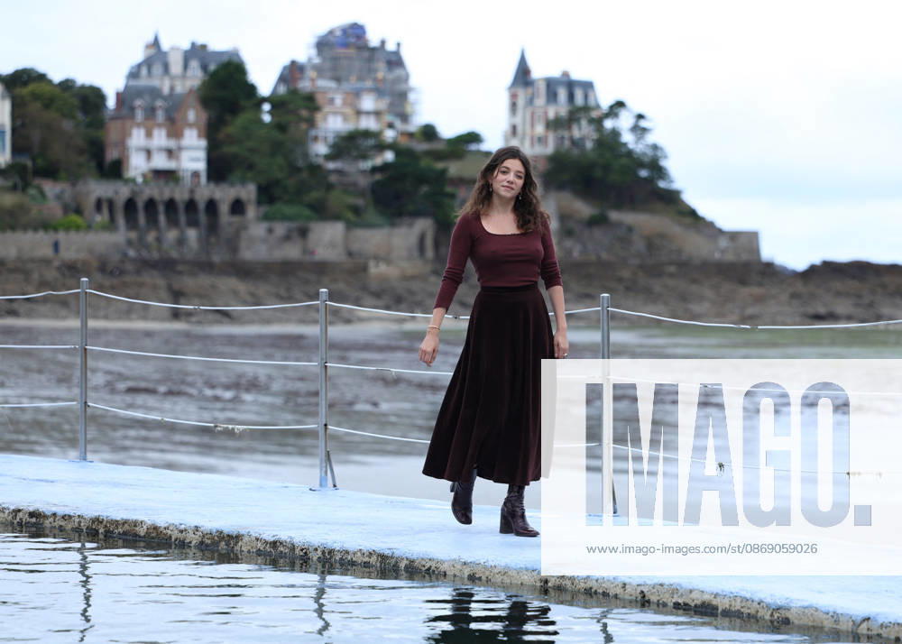 Zoe Adjani by the seawater pool on L Ecluse Beach during the 37th Dinard British and Irish Film Festival, France, on October 9, 2026. Denis Guignebourg, Bestimage. 37th Dinard British Irish Film Festival on October 9, 2026, in Dinard, France. Dinard, France