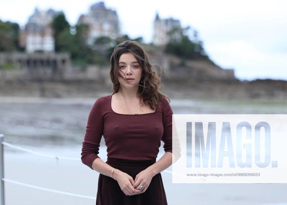 Zoe Adjani by the seawater pool on L Ecluse Beach during the 37th Dinard British and Irish Film Festival, France, on October 9, 2026. Denis Guignebourg, Bestimage. 37th Dinard British Irish Film Festival on October 9, 2026, in Dinard, France. Dinard, France