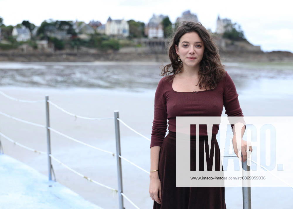 Zoe Adjani by the seawater pool on L Ecluse Beach during the 37th Dinard British and Irish Film Festival, France, on October 9, 2026. Denis Guignebourg, Bestimage. 37th Dinard British Irish Film Festival on October 9, 2026, in Dinard, France. Dinard, France