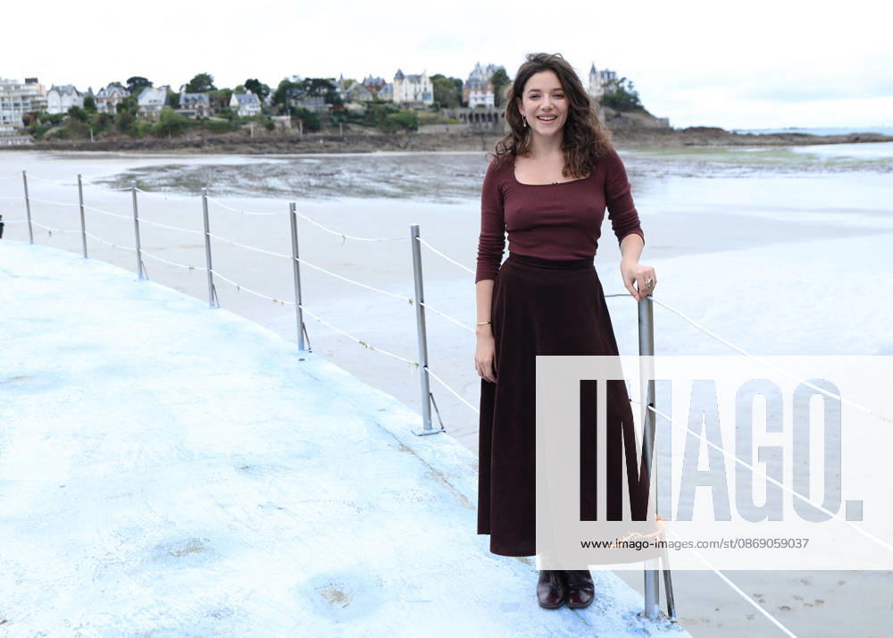 Zoe Adjani by the seawater pool on L Ecluse Beach during the 37th Dinard British and Irish Film Festival, France, on October 9, 2026. Denis Guignebourg, Bestimage. 37th Dinard British Irish Film Festival on October 9, 2026, in Dinard, France. Dinard, France