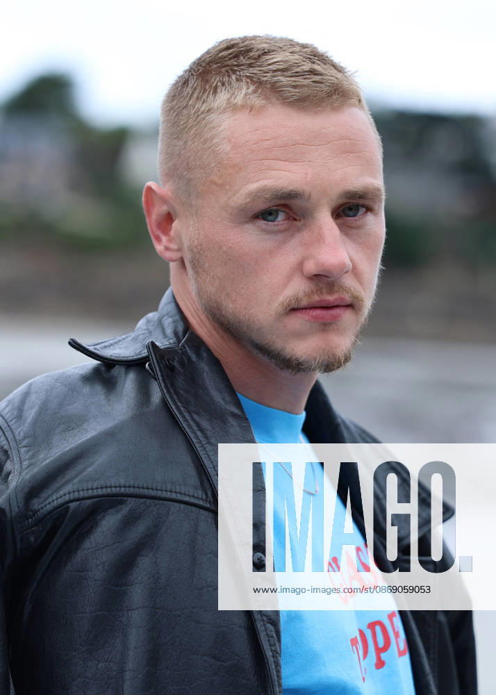 Ben Hardy by the seawater pool on L Écluse Beach during the 37th Dinard British and Irish Film Festival, France, on October 9, 2026. Denis Guignebourg, Bestimage. 37th Dinard British Irish Film Festival on October 9, 2026, in Dinard, France. Dinard, France