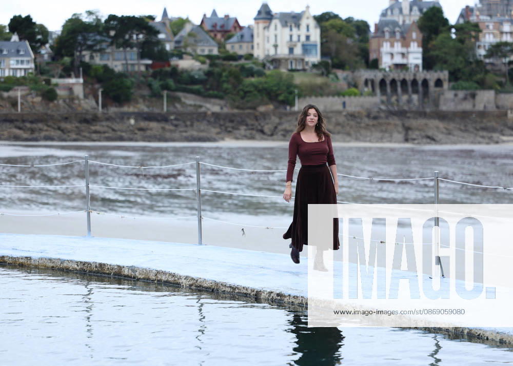 Zoe Adjani by the seawater pool on L Ecluse Beach during the 37th Dinard British and Irish Film Festival, France, on October 9, 2026. Denis Guignebourg, Bestimage. 37th Dinard British Irish Film Festival on October 9, 2026, in Dinard, France. Dinard, France