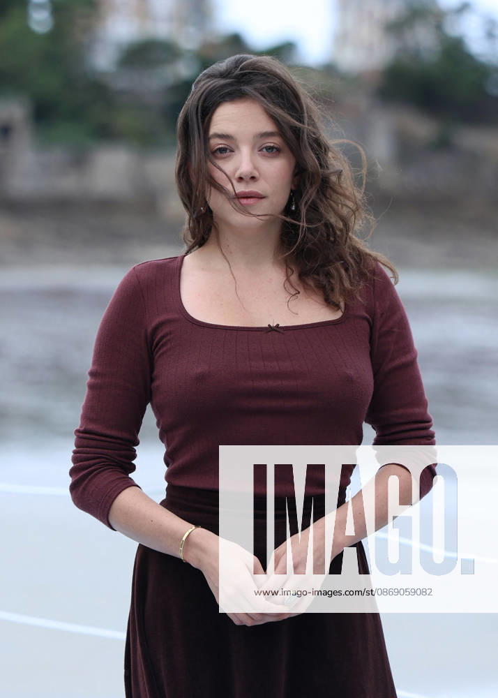 Zoe Adjani by the seawater pool on L Ecluse Beach during the 37th Dinard British and Irish Film Festival, France, on October 9, 2026. Denis Guignebourg, Bestimage. 37th Dinard British Irish Film Festival on October 9, 2026, in Dinard, France. Dinard, France