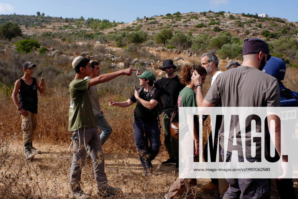Clashes erupt between Israeli settlers and Palestinian farmers in West Bank RAMALLAH, WEST BANK - OCTOBER 9: Clashes break out between Israeli settlers, accompanied by Israeli soldiers, and Palestinian farmers harvesting olives in the town of Deir Ibzi, near Ramallah in West Bank, on October 9, 2026. The incident reportedly involved damage to olive crops and provocative actions by the settlers. Issam Rimawi Anadolu Ramallah West Bank. Editorial use only. Please get in touch for any other usage.